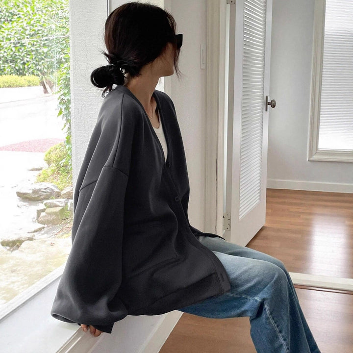 Damen Oversized Sweatcardigan mit Knopfleiste, aufgesetzten Taschen und überschnittener Schulter – Avérine