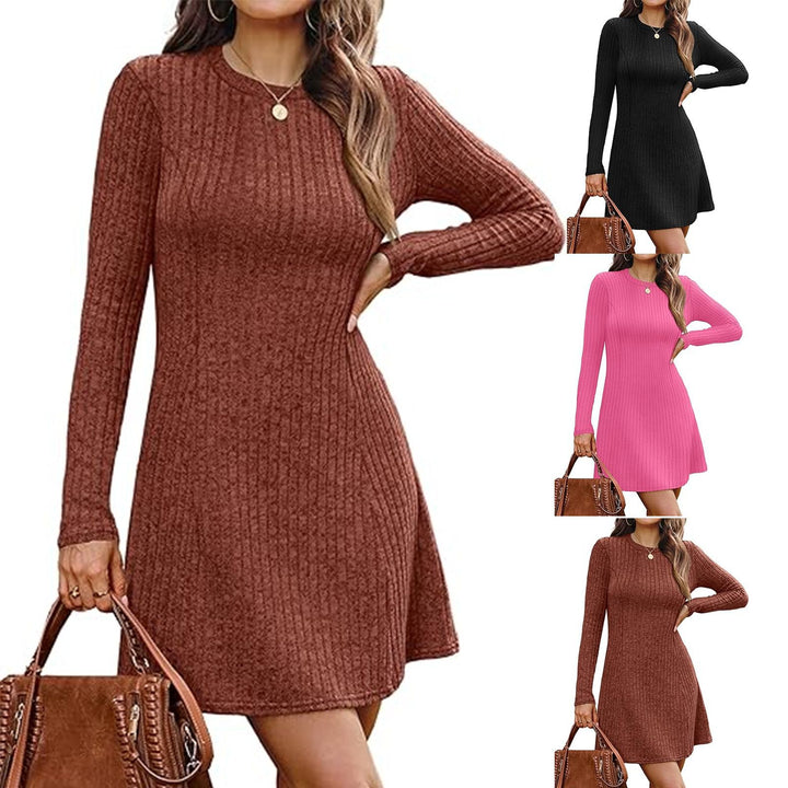 Damen Geripptes Strick-Minikleid mit Rundhalsausschnitt und schmaler Silhouette Echoarchiv