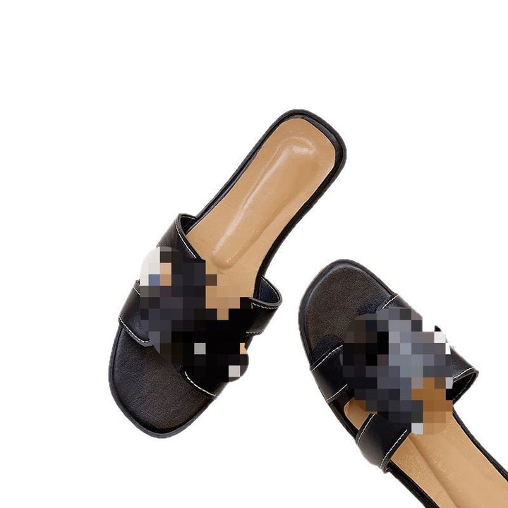 Damen Flache Lederoptik-Pantoletten mit gepolstertem Fußbett und Cut-Out Zierriemen – Sorelia