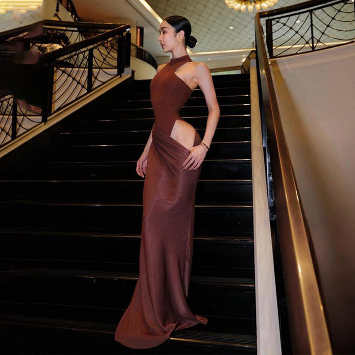Damen Elegantes Cut-Out Maxikleid mit hohem Kragen und körpernaher Silhouette Echo Archiv