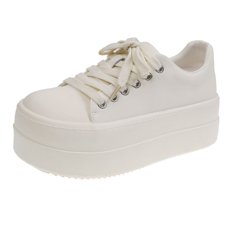 Damen Retro Plateausneaker mit zweifarbiger Lederoptik und extrahoher Gummiplattform – Névara