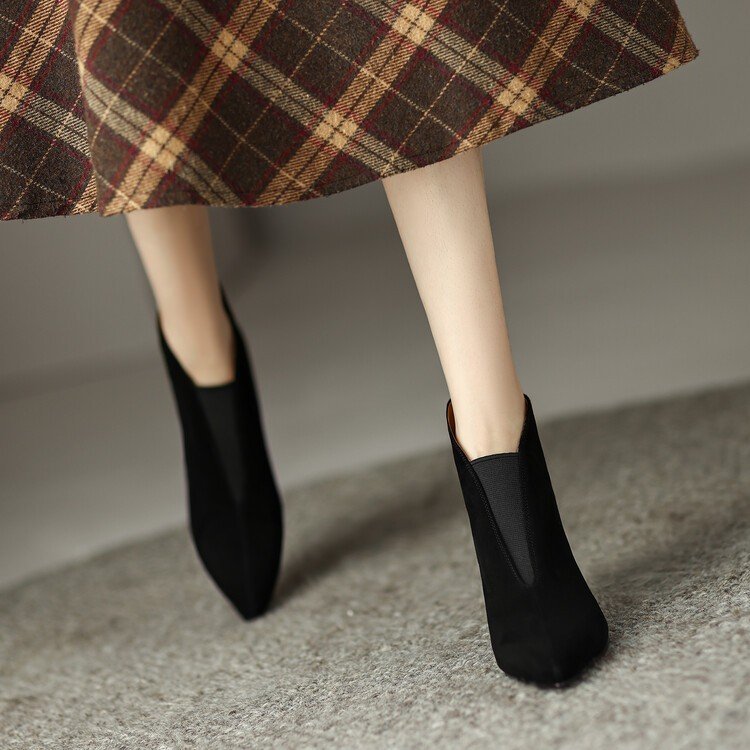 Damen Elegante spitze Stiefeletten mit raffinierter Fersenöffnung Echo Archiv