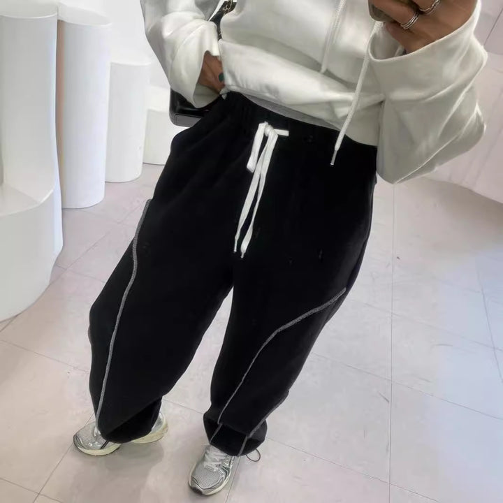 Damen Weite Sweatpants mit kontrastierenden Nahtdetails und Kordelzug – Avérine