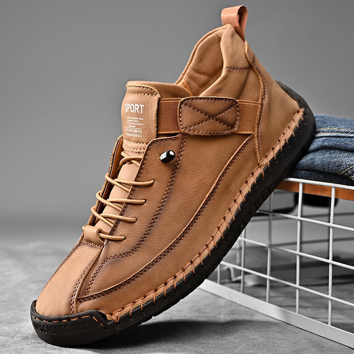 Herren Ledernachahmender Freizeit‑Sneaker mit Klettriemen, Mokassinnaht & profilierter Gummisohle Echoarchiv