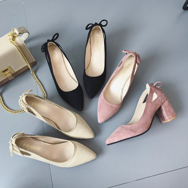 Damen nan spitze Pumps mit seitlichen Cut-Outs, Fersenband mit Zierkordel und massivem Blockabsatz Echo Archiv