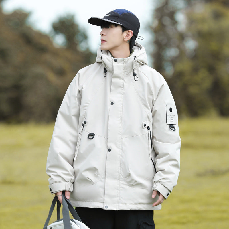 Herren wärmedämmende Outdoor-Jacke mit verstellbarer Kapuze und zahlreichen Taschen Echoarchiv