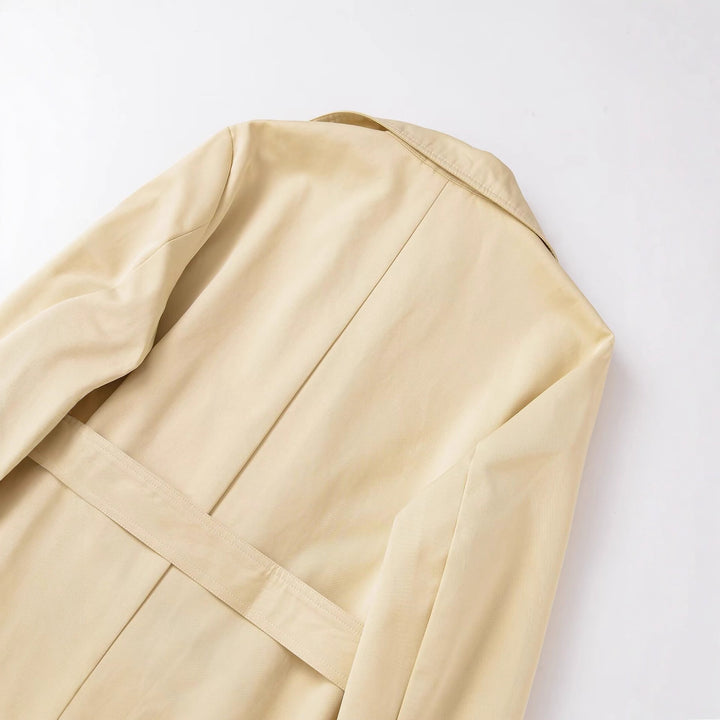 Damen Midi-Trenchcoat aus leichtem Funktionsstoff mit Bindegürtel und Sturmklappe Echoarchiv