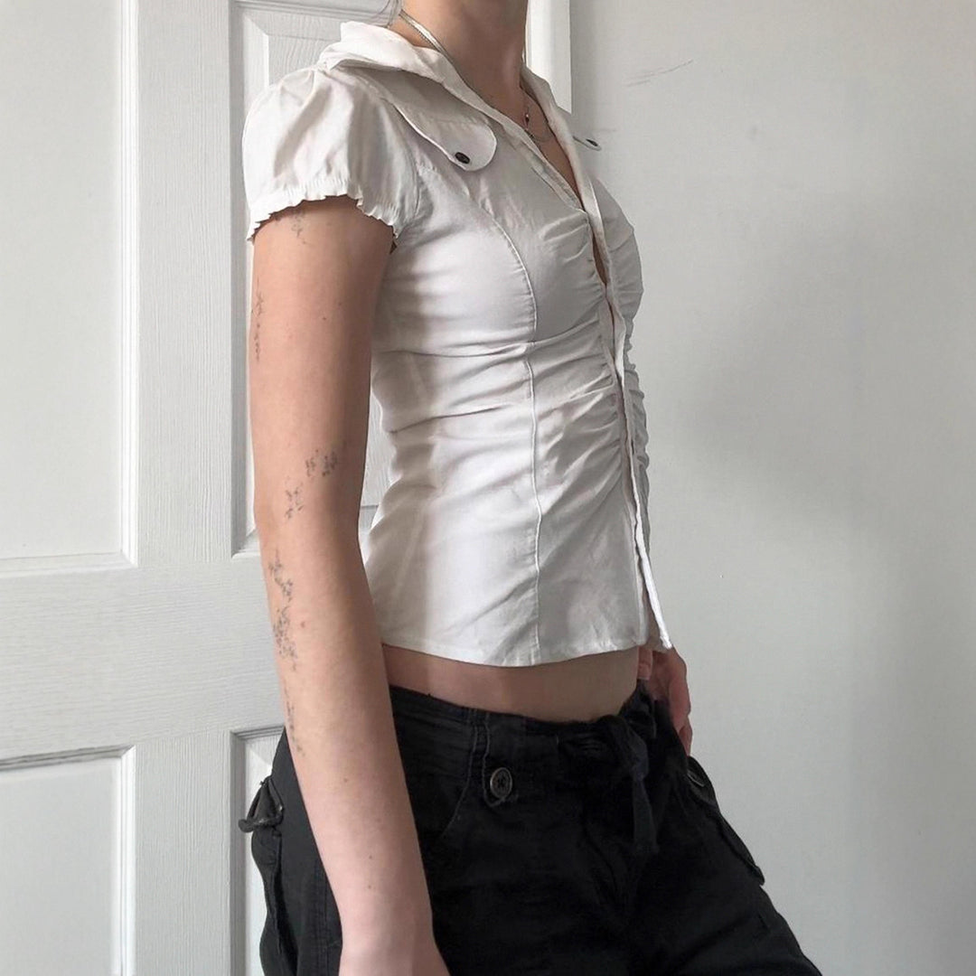 Damen figurbetontes Blusenshirt mit eleganten Rüschendetails und Knopfverschluss Echo Archiv