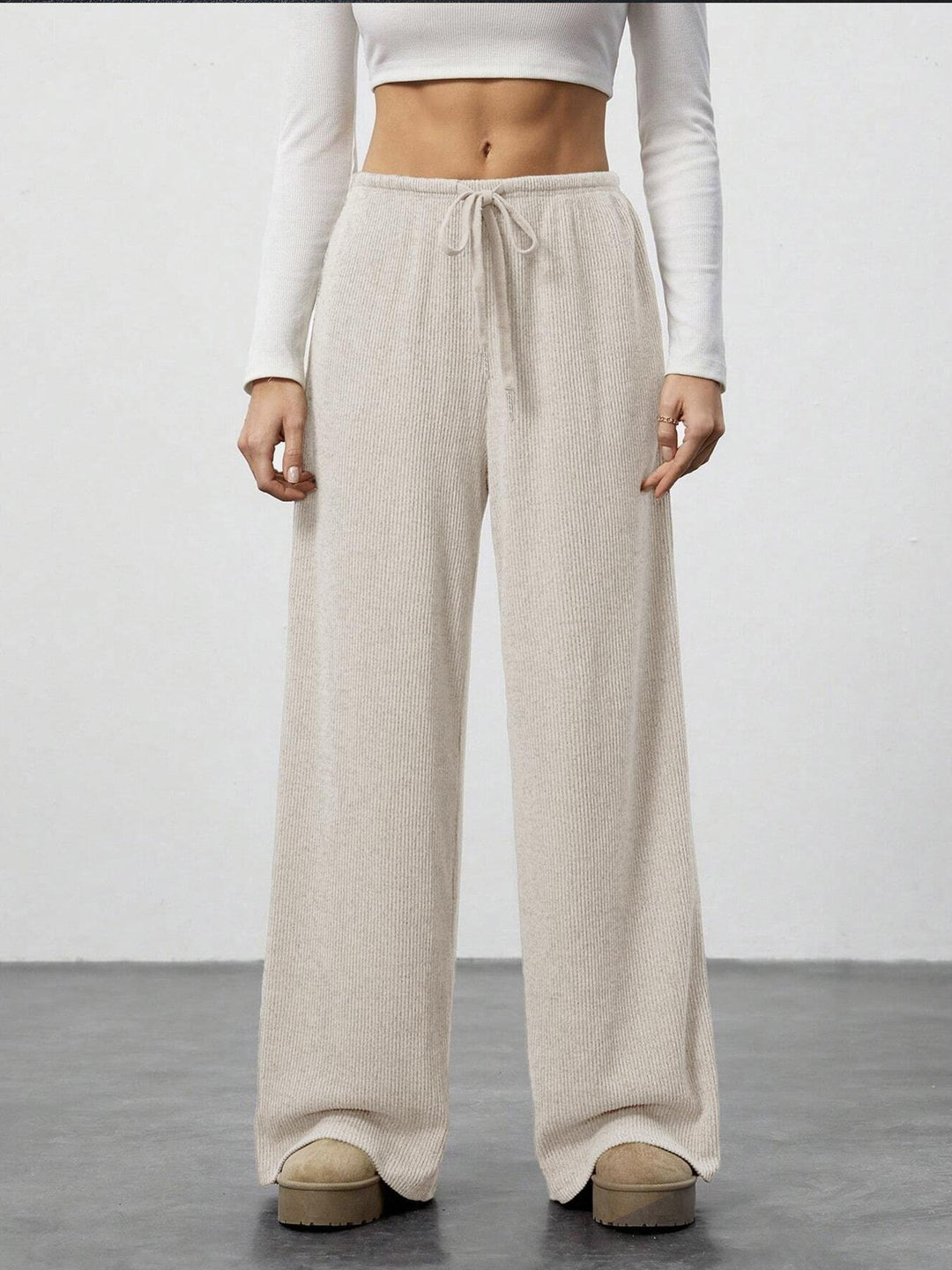 Damen Weiche Rippstrick Loungehose mit weitem Bein und Kordelzug – Avélisse