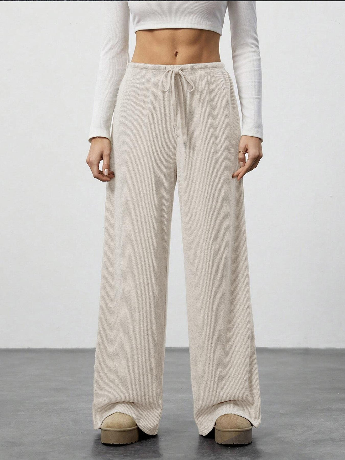 Damen Weiche Rippstrick Loungehose mit weitem Bein und Kordelzug – Avélisse