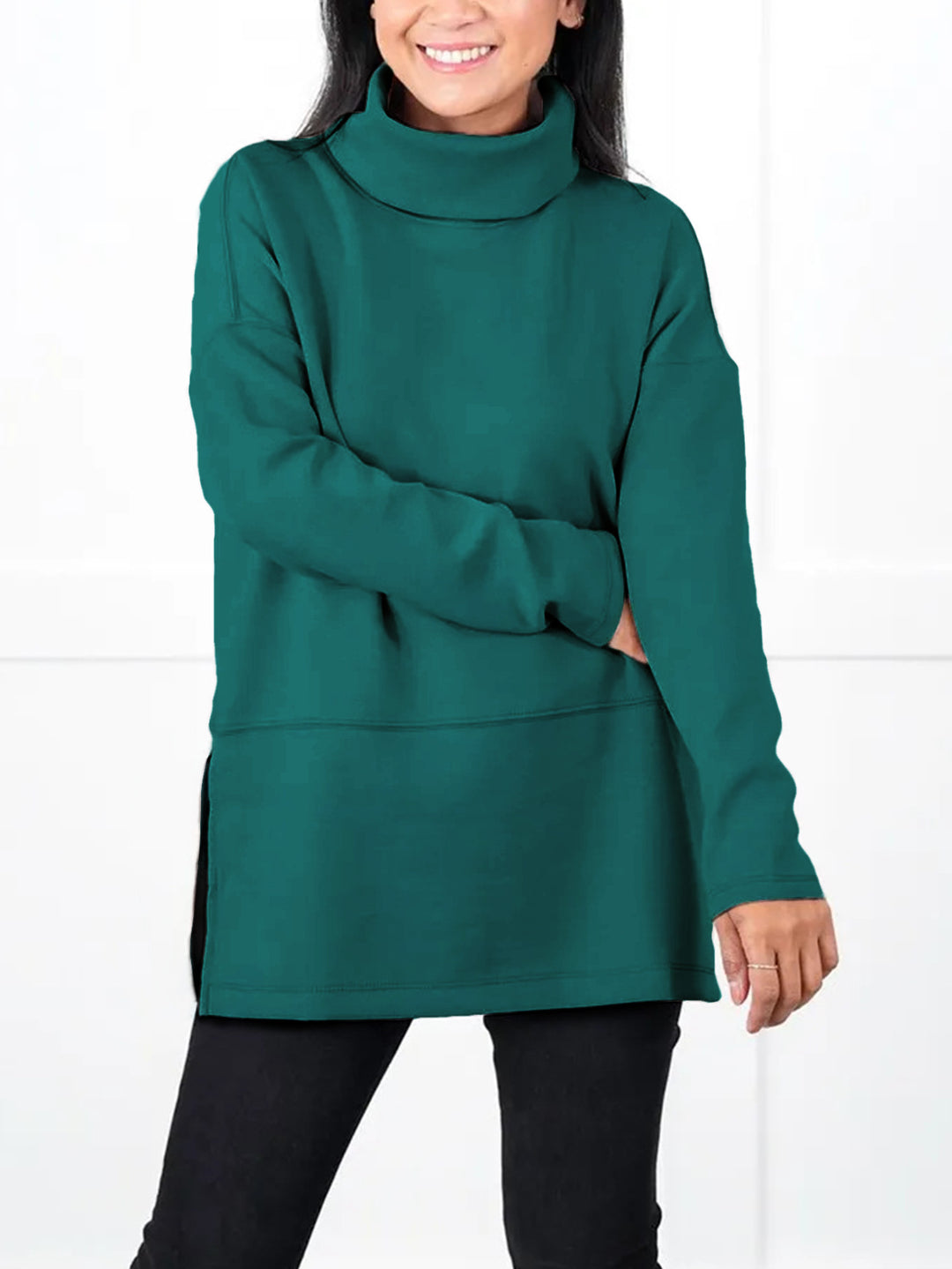 Damen Oversize Sweat-Tunika mit hohem Rollkragen, seitlichen Schlitzen und verlängertem Saum – Avérine