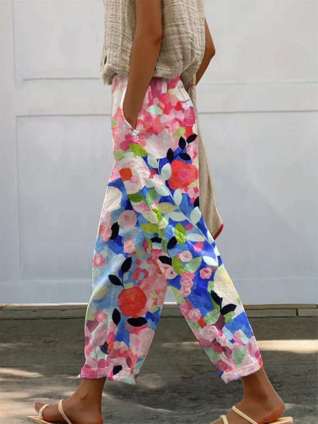 Damen Weite Sommerhose mit floralem Design und praktischen Taschen Echoarchiv
