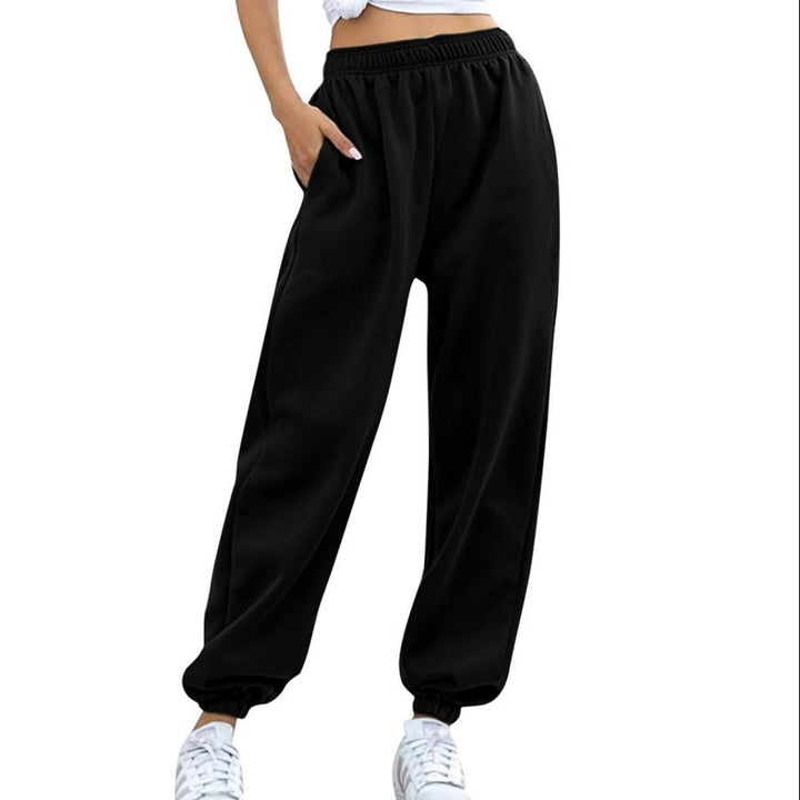 Damen weite High‑Waist Sweatpant mit elastischem Komfortbund, seitlichen Eingrifftaschen und gerafften Knöchelbündchen – Avérine