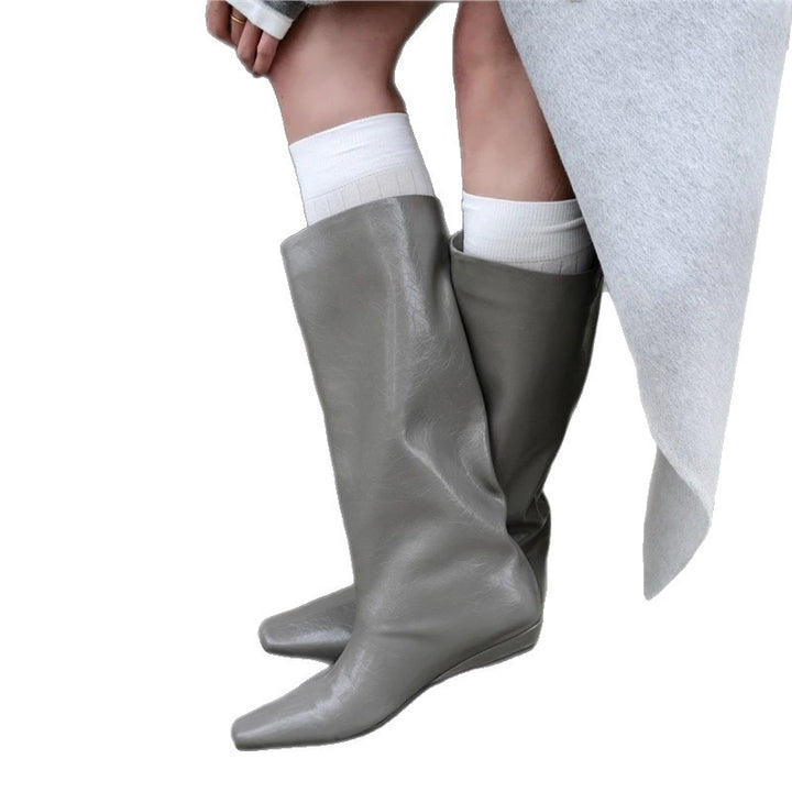 Damen Weiche kniehohe Slouch-Boots mit spitzer Zehenform und ergonomischer Flachsohle – Lioré
