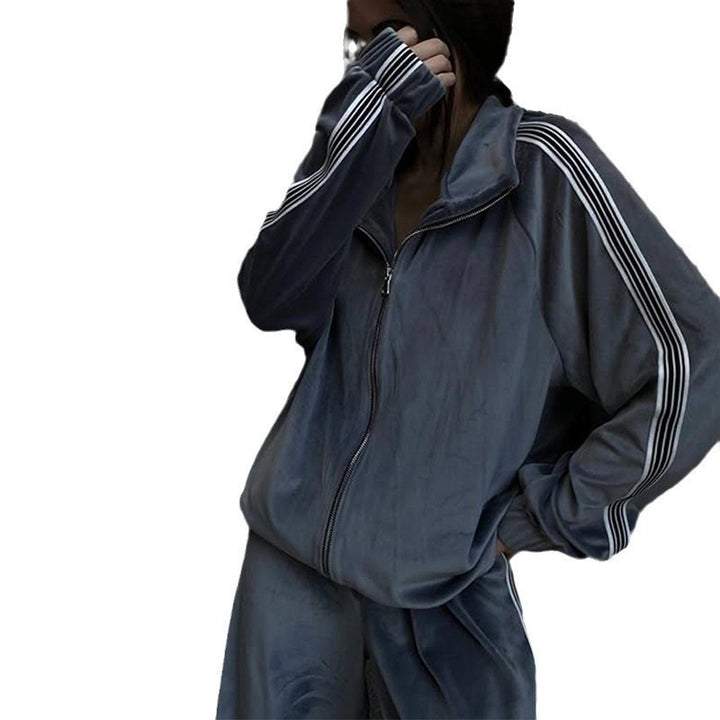 Damen Oversized Velours-Trainingsjacke mit markanten Kontraststreifen und geripptem Stehkragen – Auréline