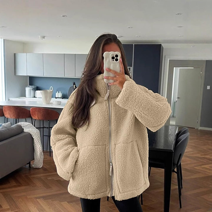 Damen nan oversized Sherpa-Outdoorjacke mit Zweiwege-Reißverschluss, hohem Stehkragen und verdeckten Eingrifftaschen Echo Archiv