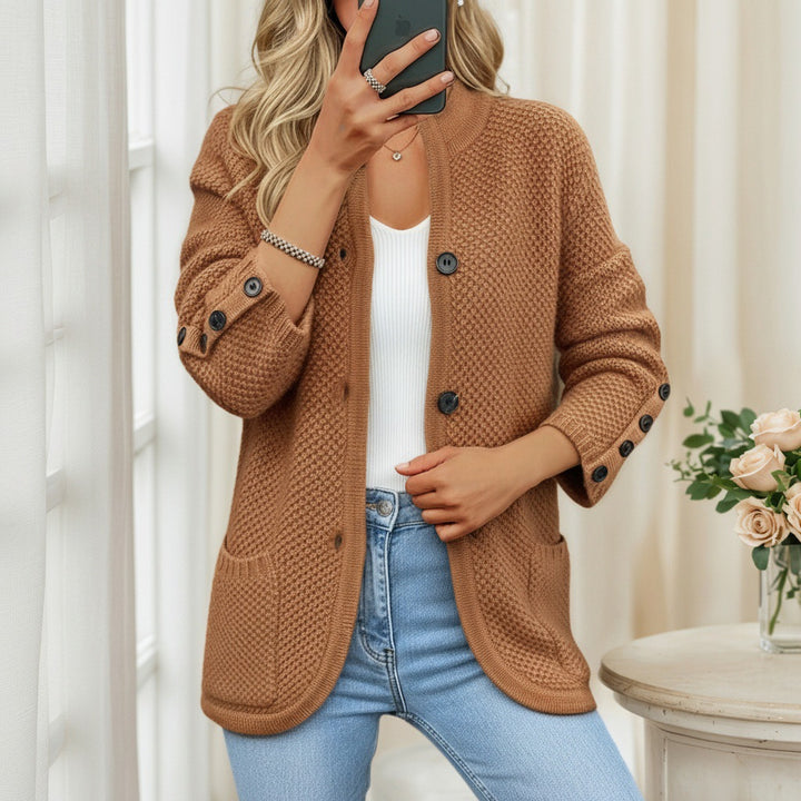 Damen nan strukturierte Oversize-Strickjacke mit dekorativer Ärmel-Knopfleiste und aufgesetzten Tasche Echo Archiv
