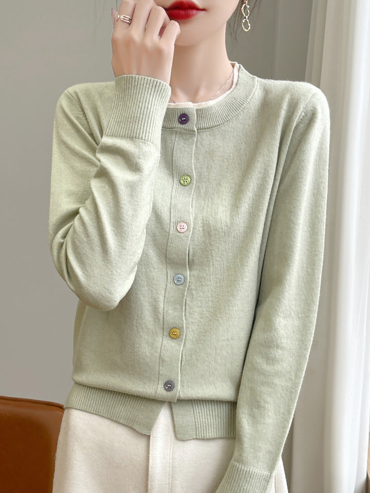 Damen Leichter Feinstrick-Cardigan mit Rundhalsausschnitt und bunten Knöpfen Echoarchiv