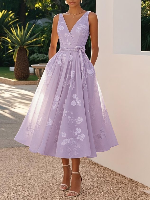 Damen Elegantes Blumenkleid mit tiefem V-Ausschnitt und Taillengürtel Echo Archiv
