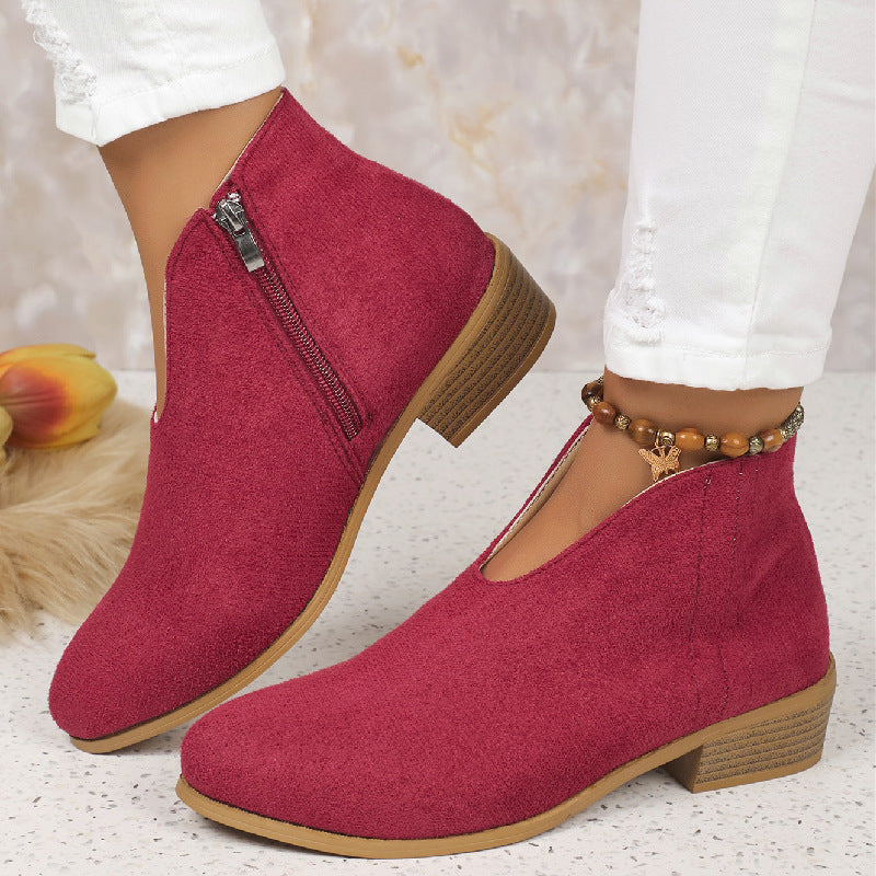 Damen Kurzschaft‑Stiefelette aus Veloursimitat mit V‑Ausschnitt und niedrigem Holzabsatz Echo Archiv