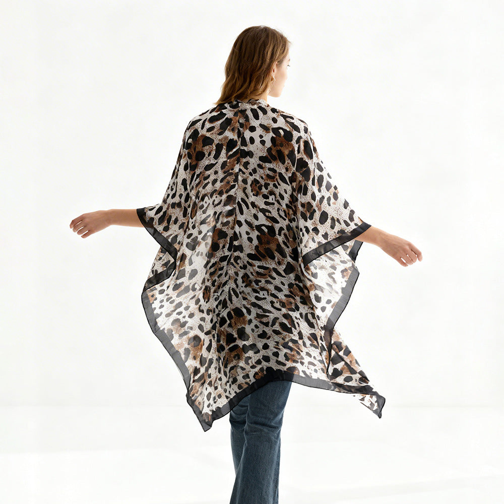Damen Viskoseleichter Kimono-Überwurf im Oversize-Schnitt mit Leopardenjacquard – Célinea