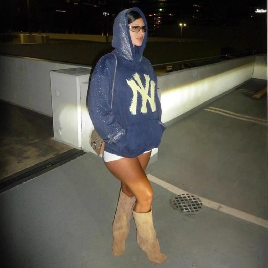 Damen nan übergroßer Kapuzenpullover aus Samtfleece mit markantem Logoprint, Glitzerbesatz und Kängurutasche Echo Archiv
