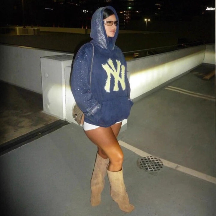 Damen nan übergroßer Kapuzenpullover aus Samtfleece mit markantem Logoprint, Glitzerbesatz und Kängurutasche Echo Archiv