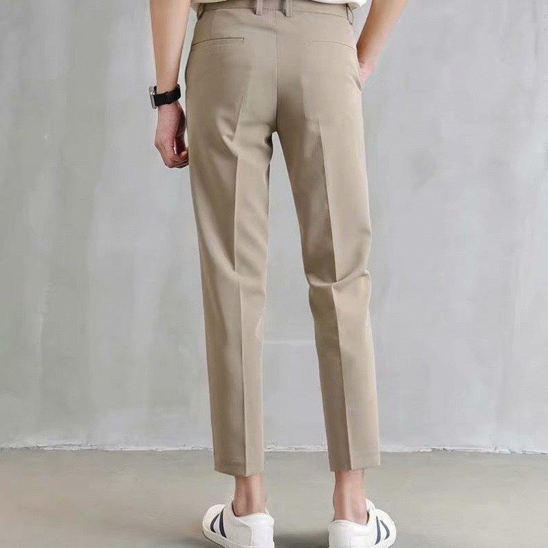Herren klassische Chino-Hose mit eleganter Passform und subtilen Details Echoarchiv