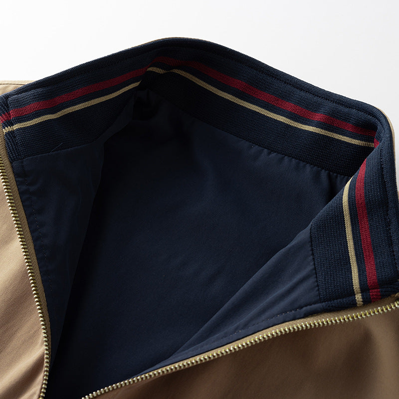 Herren modische Übergangsjacke mit hohem Kragen und praktischen Taschen Echoarchiv