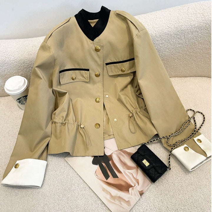 Damen Utility-Jacke mit Kordelzugtaillierung, Pattentaschen und goldenen Zierknöpfen Echo Archiv