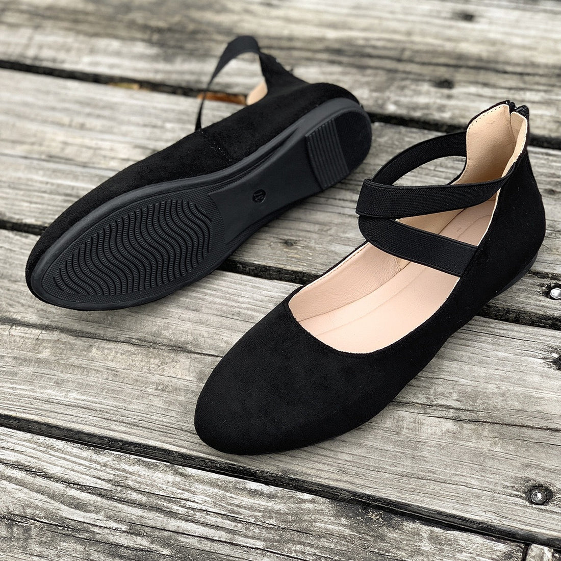 Damen Flache Ballerina-Slipper aus Wildlederimitat mit elastischen Kreuzriemen – Lioré