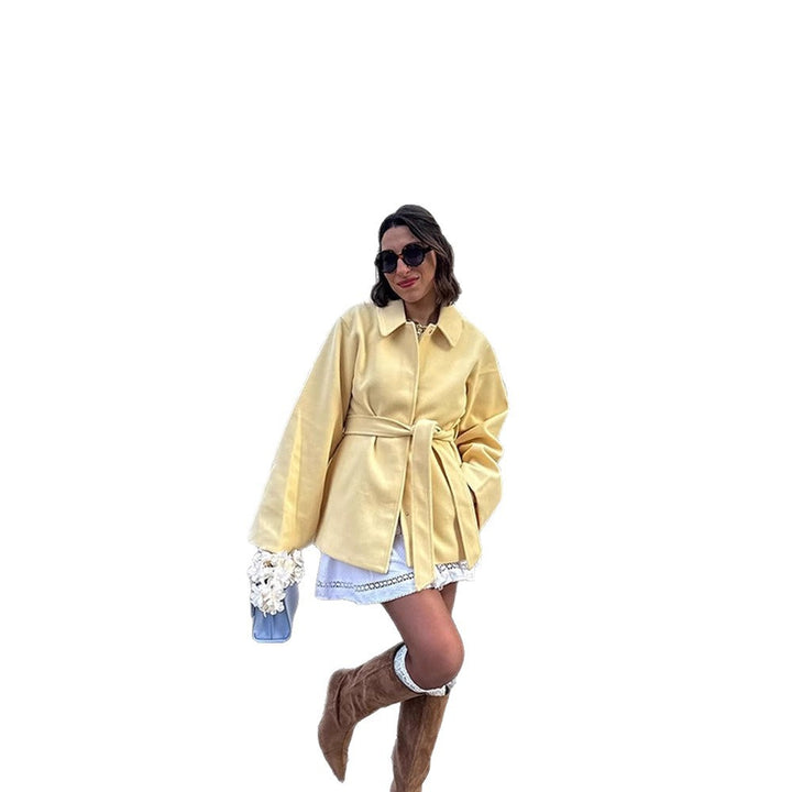 Damen Kurzmantel mit Bindegürtel, kastiger Oversize‑Silhouette und weiten Ärmeln Echoarchiv