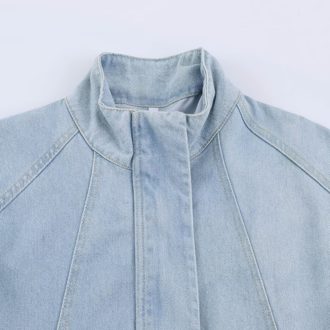 Damen Kurzjacke aus leichter Denim‑Qualität mit Raglanärmeln und verdeckter Verschlussleiste Echoarchiv