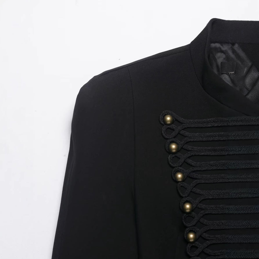 Damen Militärisch inspirierte Kurzjacke mit Stehkragen und Zierkordeln Echo Archiv