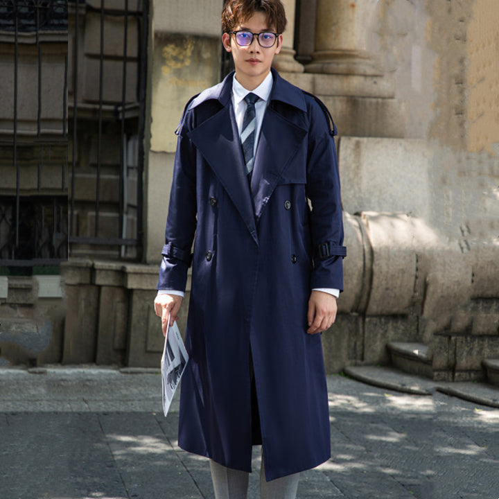 Herren Eleganter langer Trenchcoat mit Bindegürtel und Rückenpasse Echoarchiv
