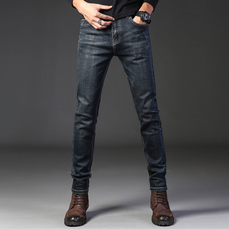 Herren schmal geschnittene Jeans mit angenehmem Stretch-Anteil und modernen Details Echoarchiv