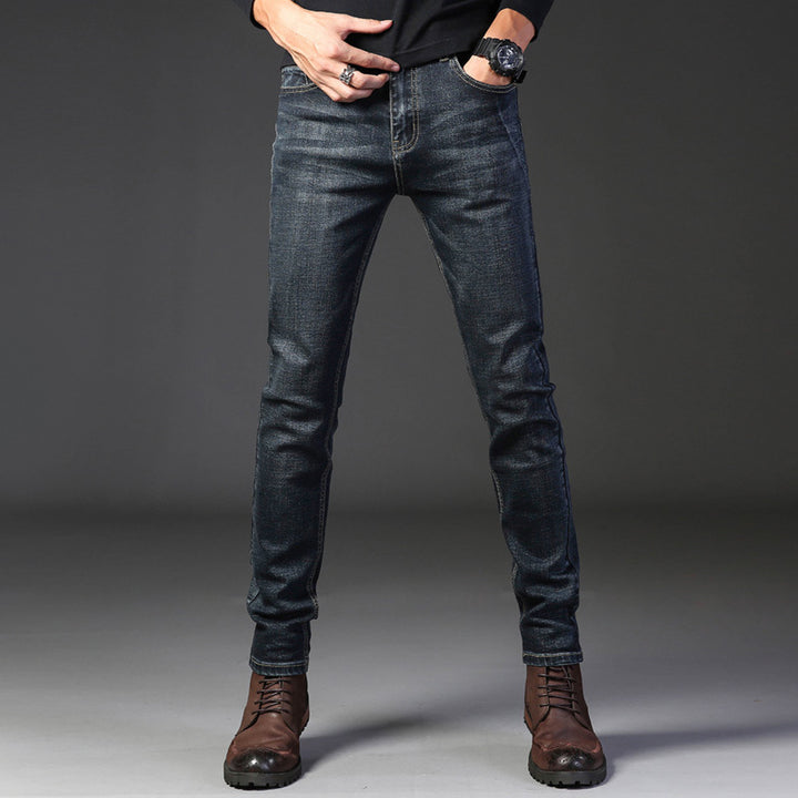 Herren schmal geschnittene Jeans mit angenehmem Stretch-Anteil und modernen Details Echoarchiv