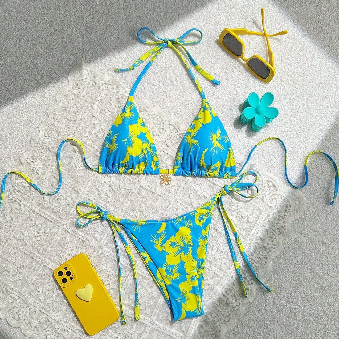 Damen Triangel-Bikini mit floralen Akzenten und raffinierten Bindebändern – Maréssa