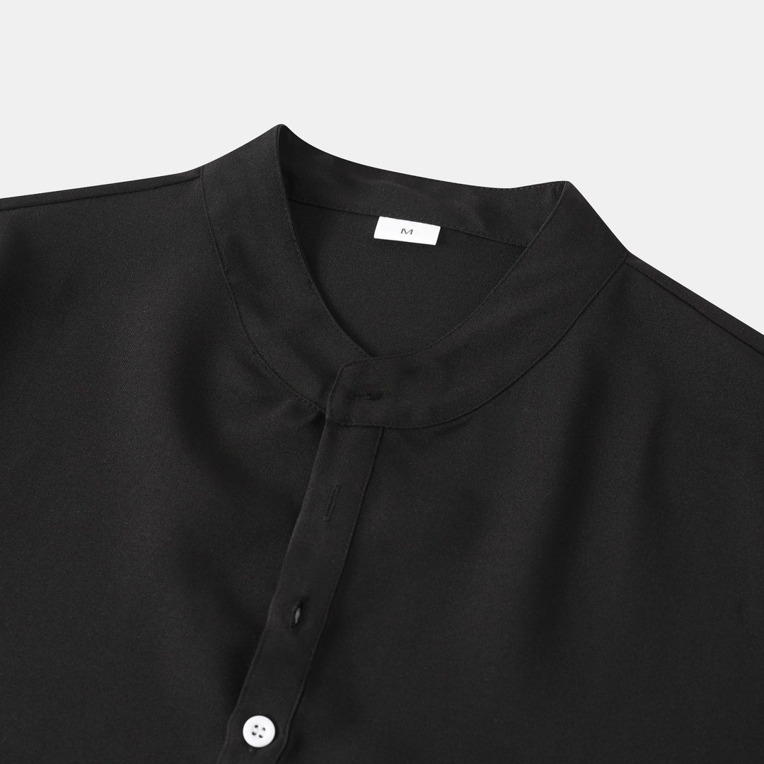 Herren Kurzarmhemd mit elegantem Stehkragen und praktischen Knopfdetails Echoarchiv