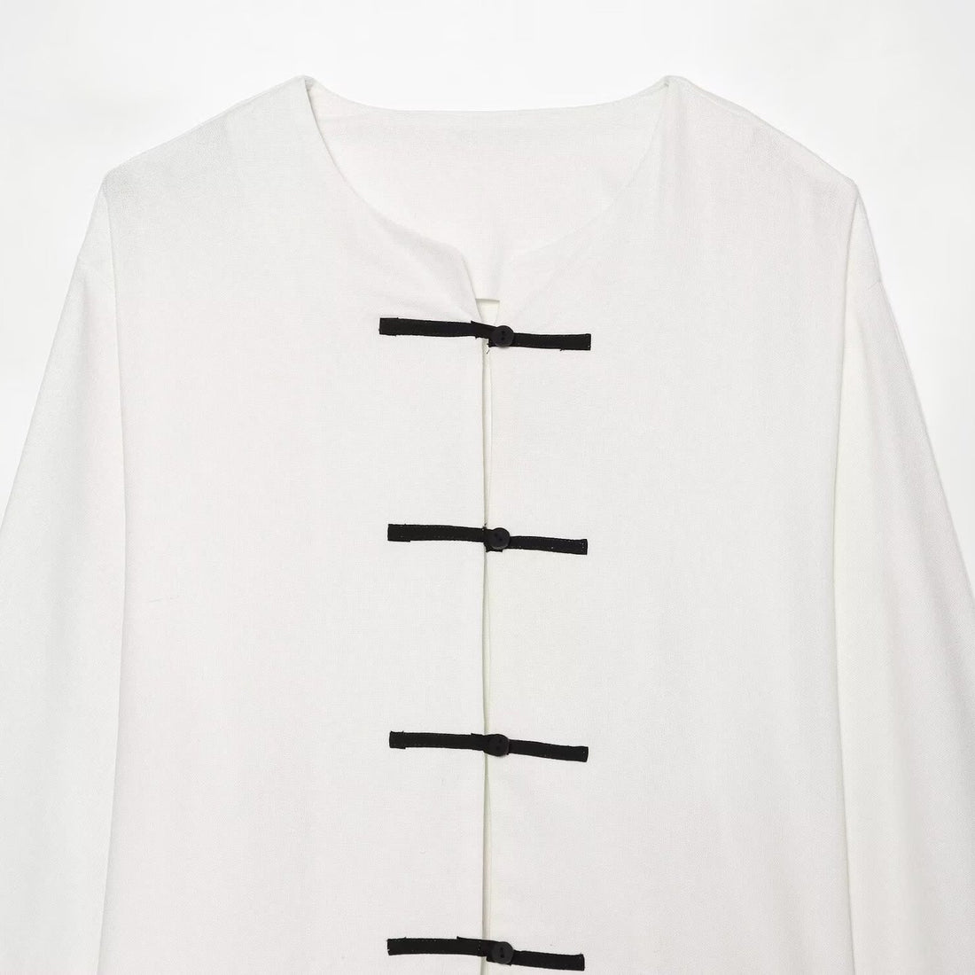 Damen Boxy-Jacke mit Mandarin-Kragen und dekorativen Knotenverschlüssen Echo Archiv