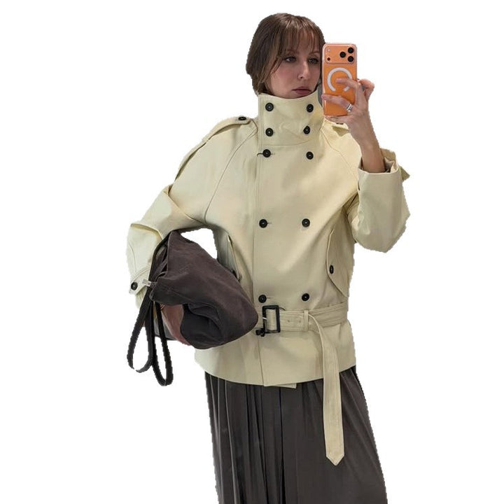 Damen Kurze doppeltknöpfte Trenchjacke mit hohem Stehkragen und Taillengürtel Echoarchiv