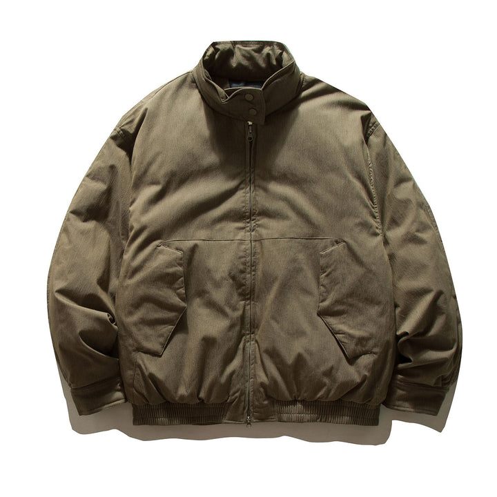 Herren Kurz geschnittene isolierte Blousonjacke im Field‑Look mit hohem Stehkragen und Pattentaschen Echoarchiv