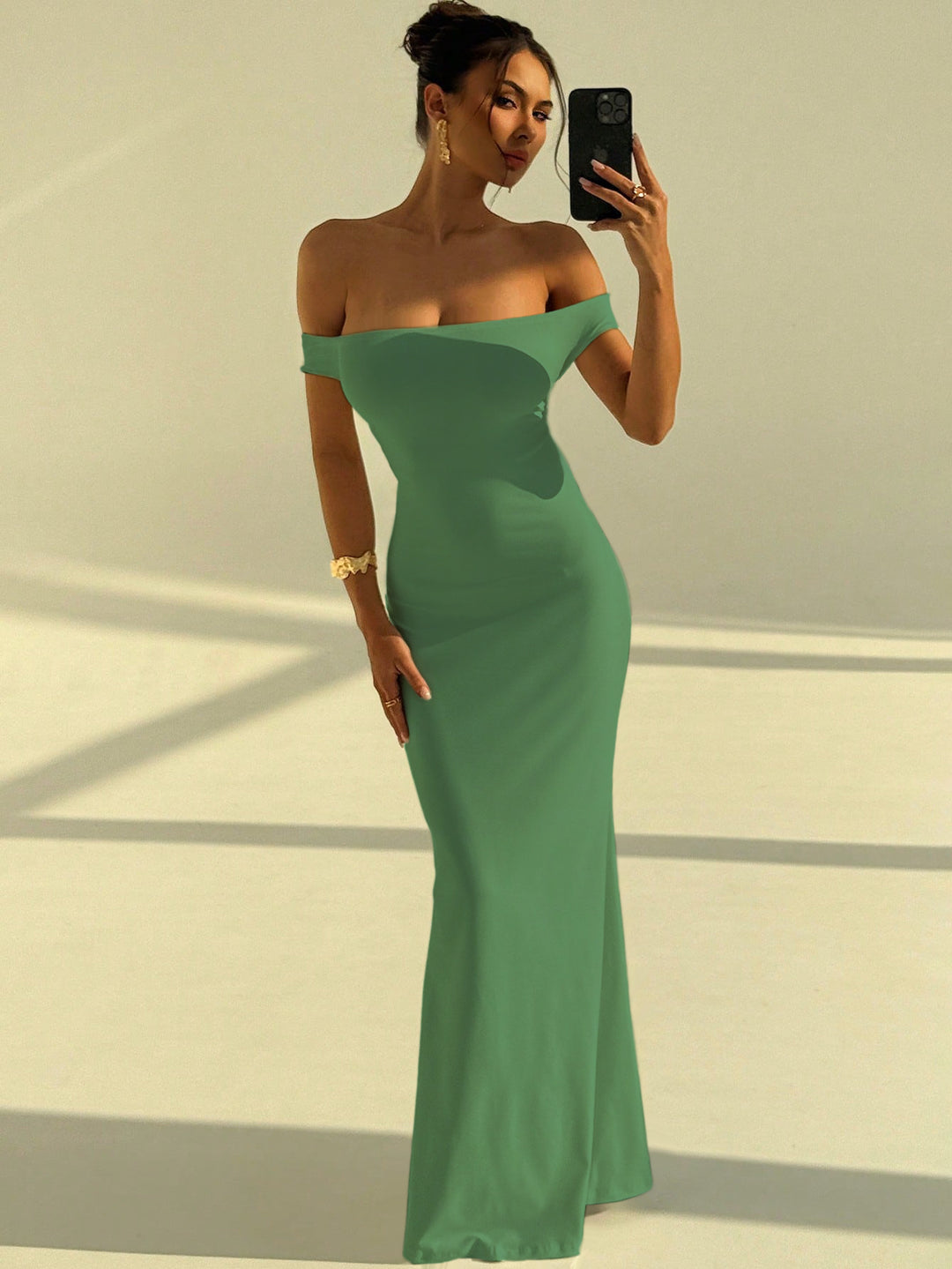Damen Elegantes Off-Shoulder Maxikleid mit figurbetontem Schnitt Echo Archiv