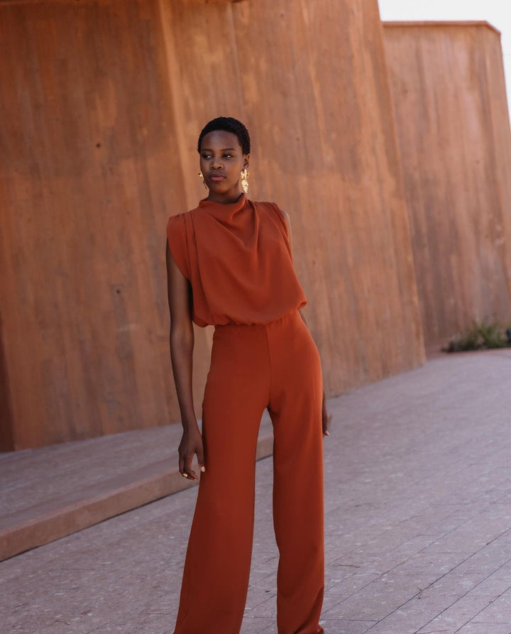 Damen Eleganter Jumpsuit mit hochgeschlossenem Kragen und weiten Beinen Echo Archiv