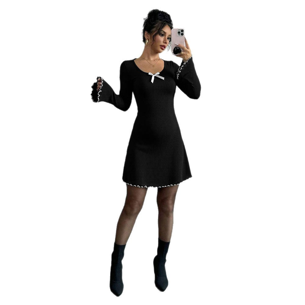 Damen geripptes Minikleid mit Trompetenärmeln, Zierschleife am Dekolleté und welligem Saum – Élara