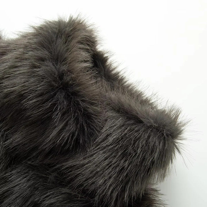 Damen kurzer Fauxfur Kurzblouson mit hohem Stehkragen, kurzem Boxy-Schnitt und langfloriger Kunstfelloptik – Avérine