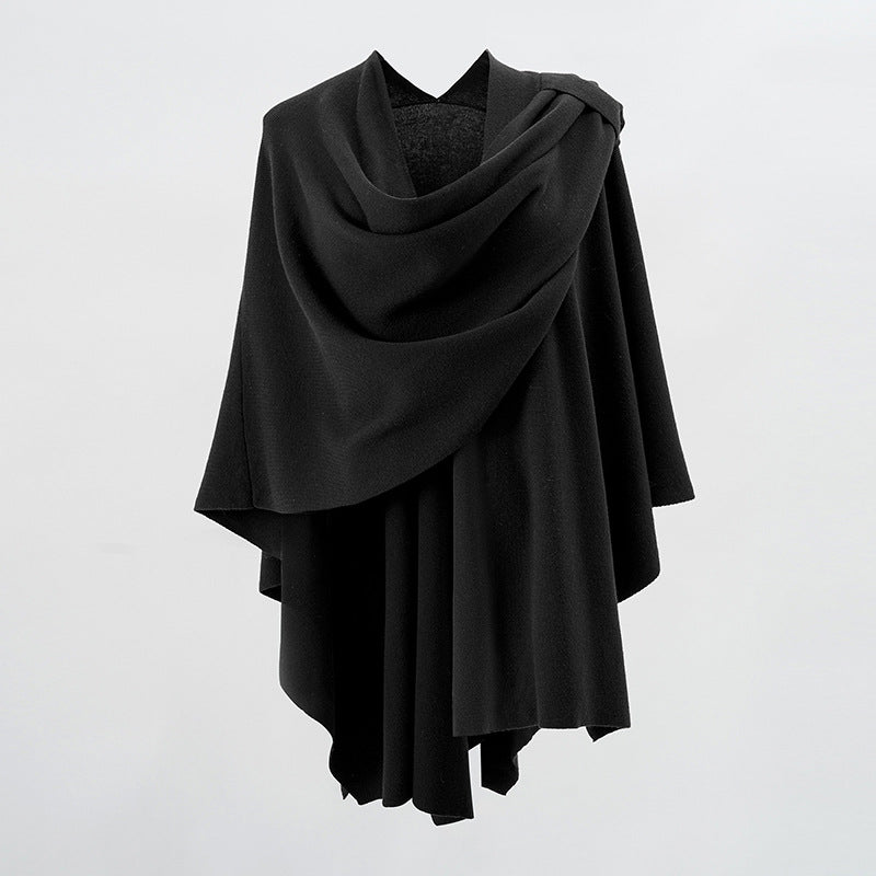 Damen Kapuzenponcho aus Feinstrick mit asymmetrischem Saum – Avérine