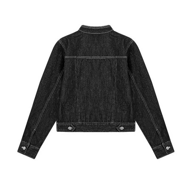 Damen Taillierte Jeansjacke mit Stehkragen, Ziernähten und Metallknopfverschluss Echoarchiv