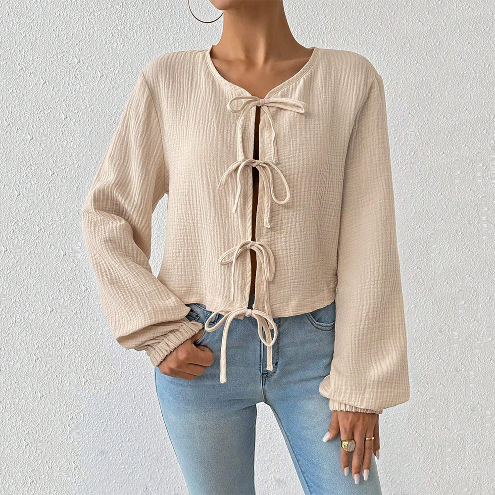 Damen kurz geschnittene Musselinbluse mit Knotenverschlüssen und Ballonärmeln – Élovi