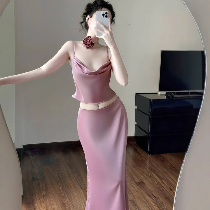 Damen elegantes zweites Etui-Kleid mit Rüschen und Trägern Echo Archiv